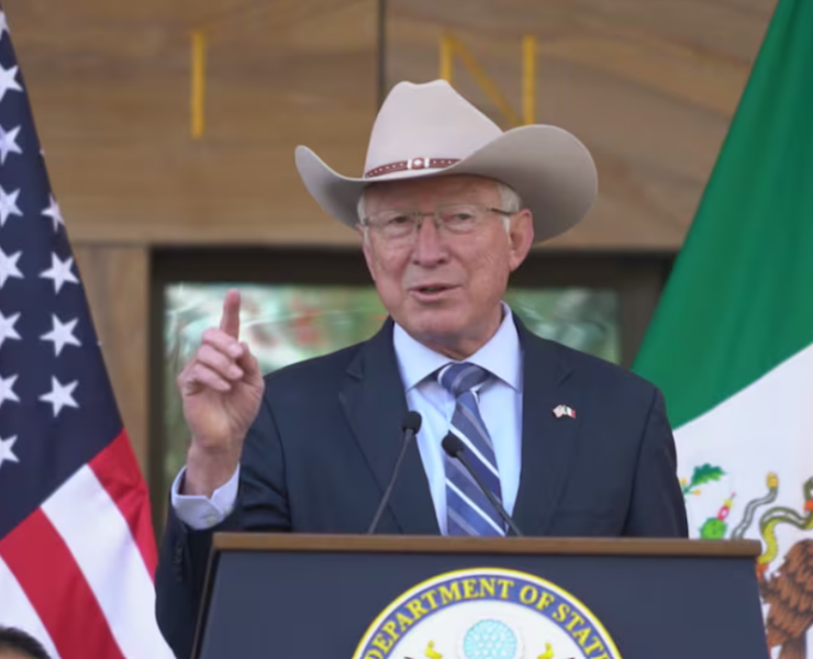 Ken Salazar responde sobre el caso Zambada