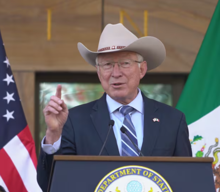 Ken Salazar responde sobre el caso Zambada