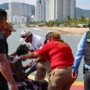 En Acapulco rescatan a turista abandonada en isla La Roqueta