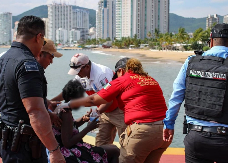 En Acapulco rescatan a turista abandonada en isla La Roqueta