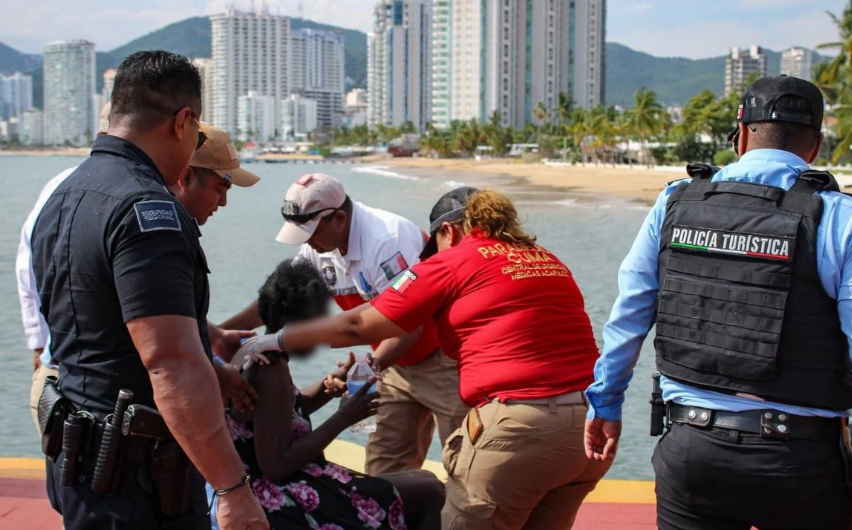 En Acapulco rescatan a turista abandonada en isla La Roqueta
