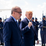Trump llega a la cumbre de la OTAN: Impactante recibimiento