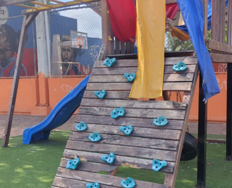Vecinos denuncian parque en el abandono total en colonia Peña
