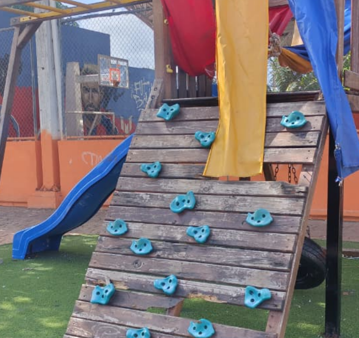 Vecinos denuncian parque en el abandono total en colonia Peña