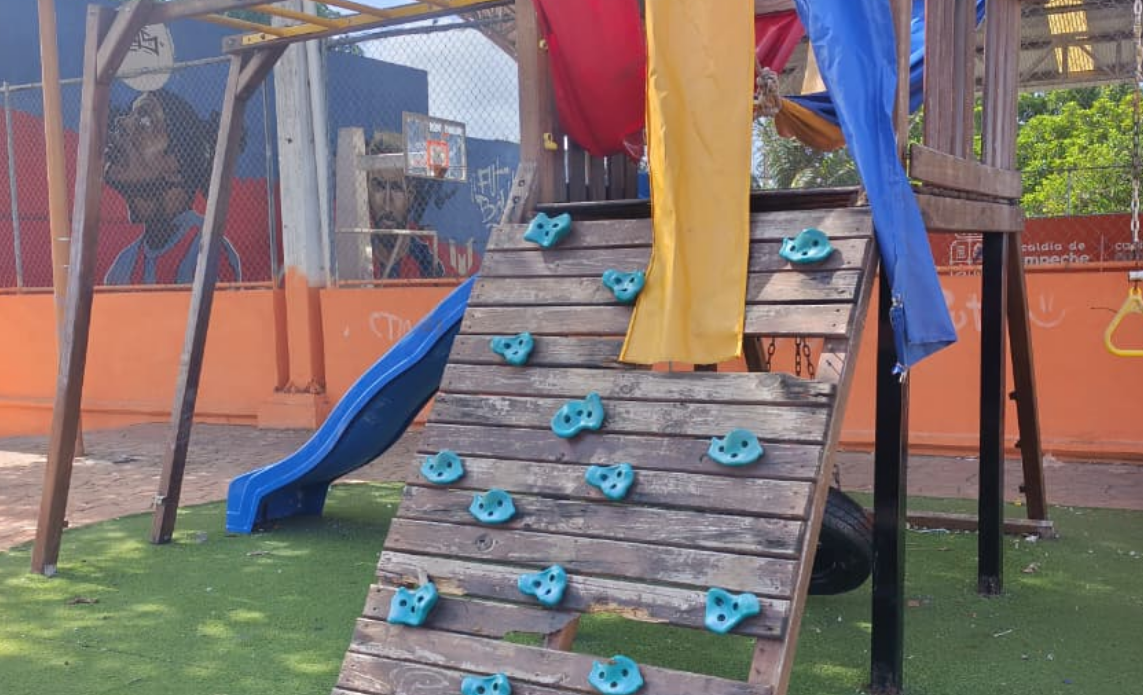 Vecinos denuncian parque en el abandono total en colonia Peña