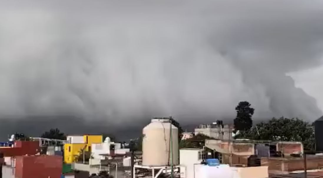 Espectacular ‘nube estante’ que cubrió la CDMX. Vídeos