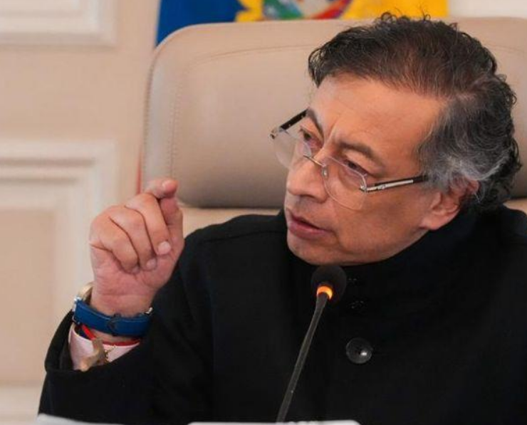 Petro que ningún establecimiento militar sea utilizado en la toma de posesión de la Espriella