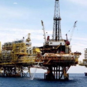 Grupo armado asalta complejo petrolero Ku Maloob Zaap