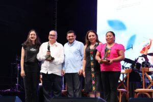Durante el Festival Cultural Ceiba 2026 fueron reconocidos los galardonados con el Premio Savia del Edén por su invaluable contribución a la preservación y promoción de la identidad cultural tabasqueña.