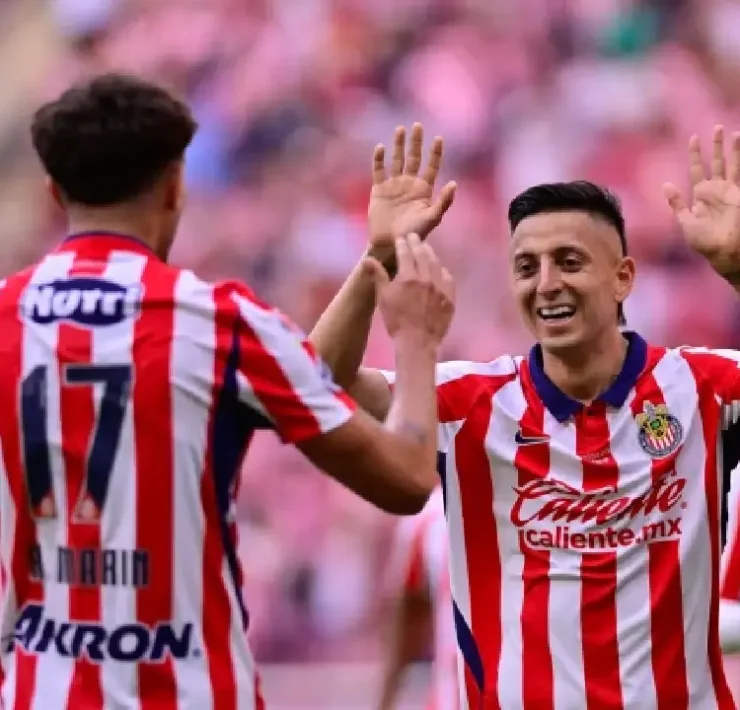 Chivas consiguió su primer triunfo sobre la hora