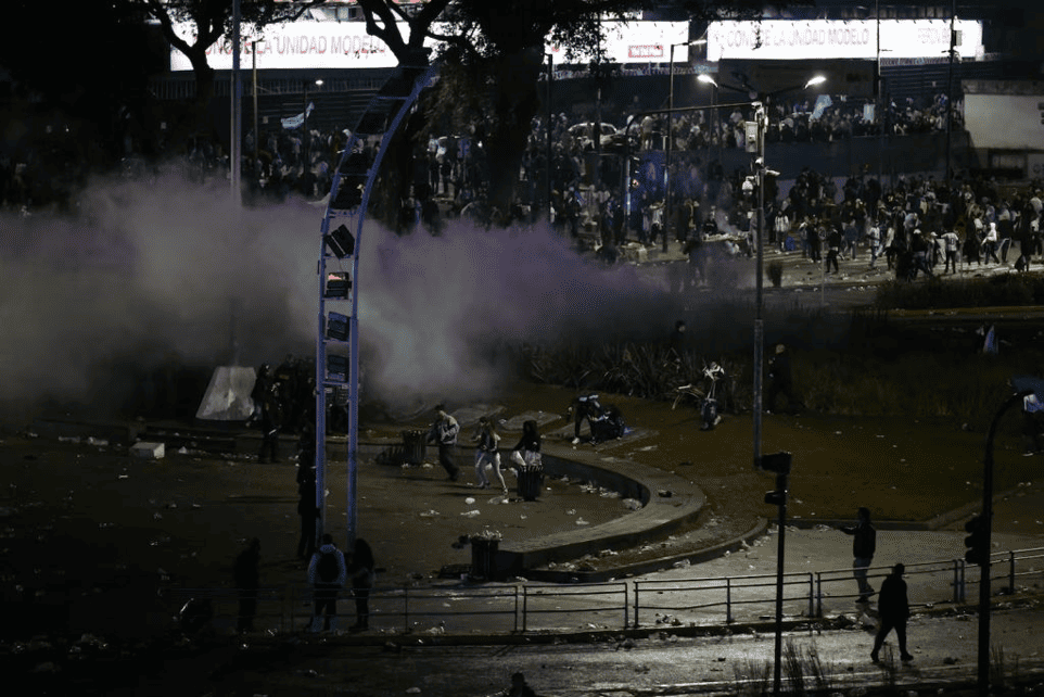 Choques entre hinchas y fuerzas de seguridad