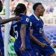 Con la mínima Francia avanzó a cuartos de final en un duelo tenso ante Paraguay