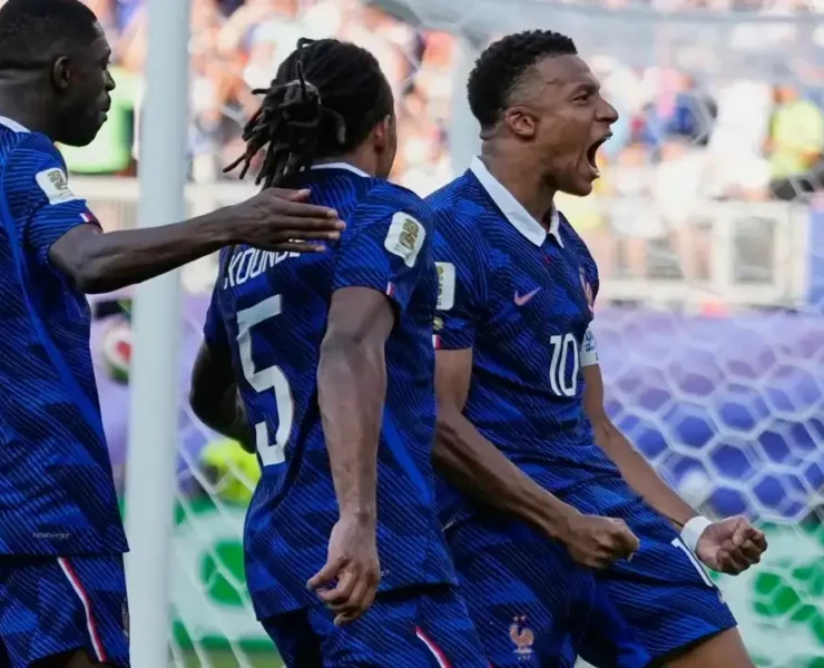 Con la mínima Francia avanzó a cuartos de final en un duelo tenso ante Paraguay