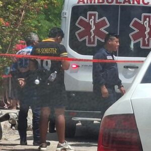 Tras el ataque, el presunto responsable se refugió en un predio cercano, donde posteriormente fue detenido