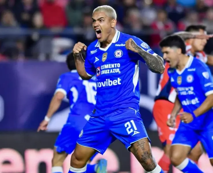 Cruz Azul inició con victoria tras reaccionar en el segundo tiempo
