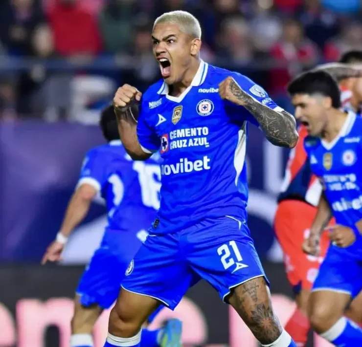 Cruz Azul inició con victoria tras reaccionar en el segundo tiempo