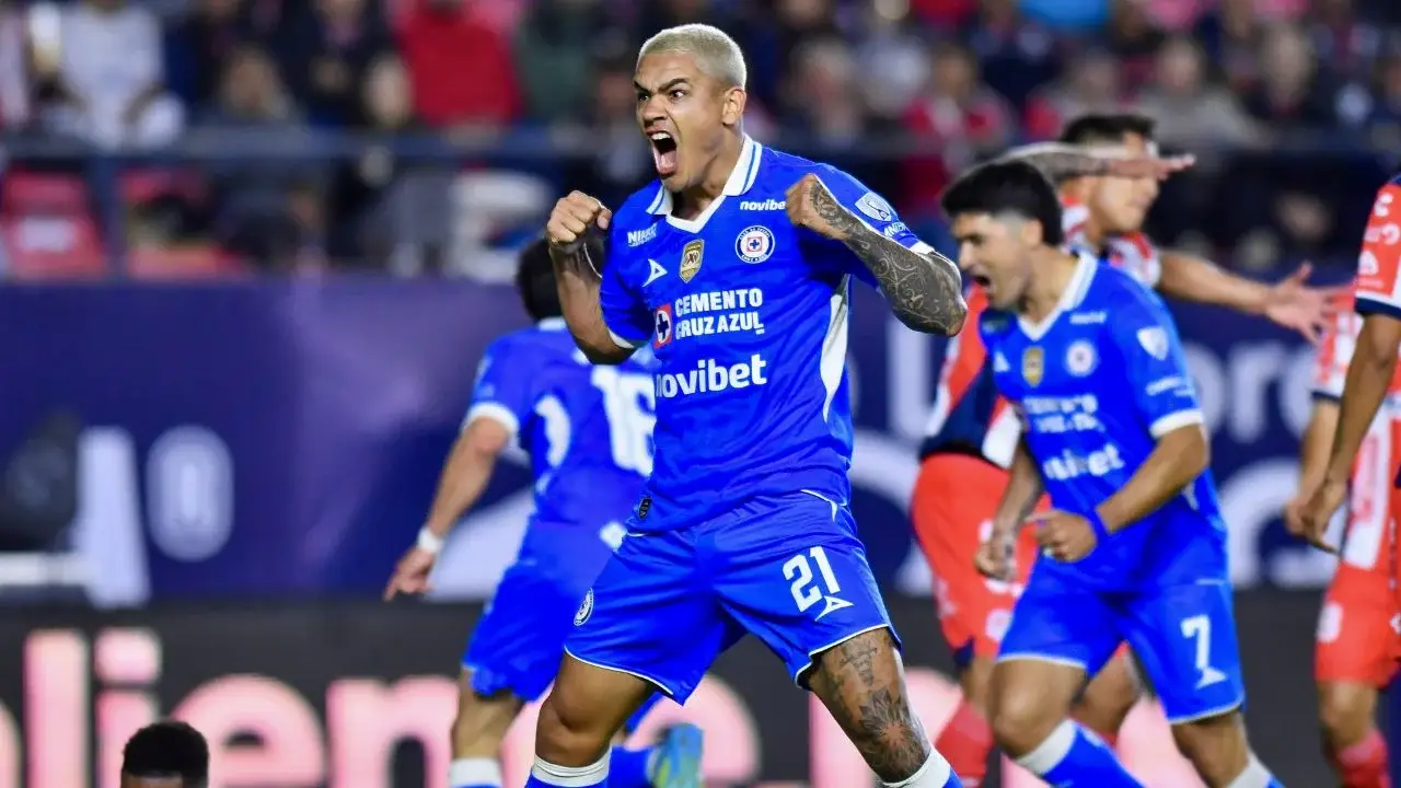 Cruz Azul inició con victoria tras reaccionar en el segundo tiempo