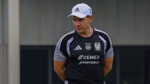 Hernán Elizondo asumirá de manera interina la dirección técnica de Tigres para los próximos compromisos de la Liga MX y la Leagues Cup, mientras la directiva define al nuevo entrenador del equipo.