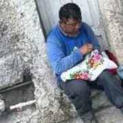 Empleado municipal mantiene viva tradición ancestral yucateca con orgullo