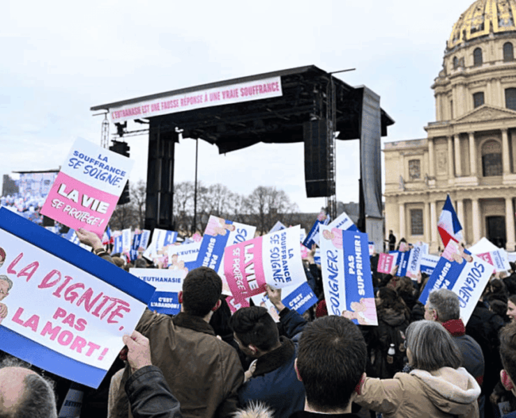 Francia aprueba ley de eutanasia y suicidio asistido