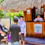 Atención Total: Gobierno de Isla Mujeres refuerza atención turística con módulos de información