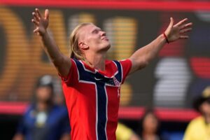 Erling Haaland fue la gran figura de Noruega al marcar un doblete frente a Brasil y liderar la clasificación de su selección a los cuartos de final de la justa internacional de selecciones 2026.