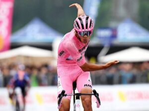 Con el respaldo de su equipo y una actuación impecable en la montaña, Isaac del Toro aseguró podio en el Tour de Francia, firmando una de las páginas más importantes en la historia del deporte mexicano.