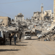 Israel aprueba plan para crear una zona humanitaria en Gaza