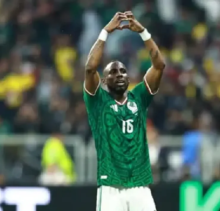 Julián Quiñones al acecho de goleadores históricos de la Selección Mexicana