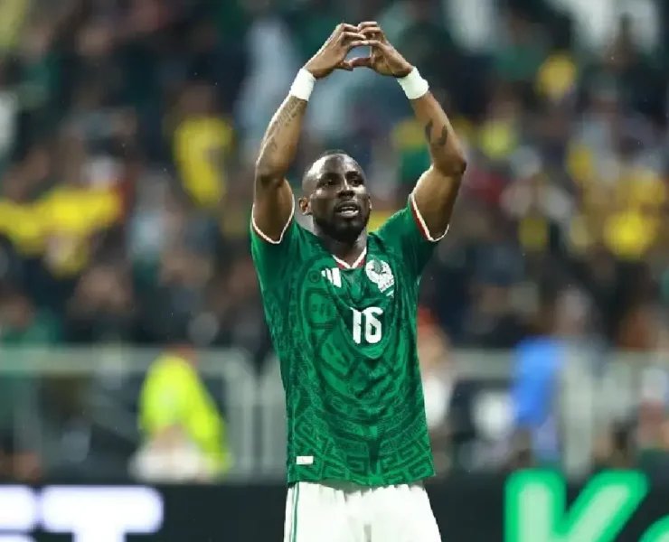 Julián Quiñones igualó récord goleador con México
