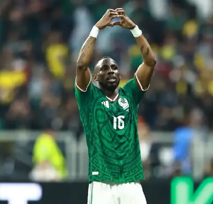 Julián Quiñones igualó récord goleador con México