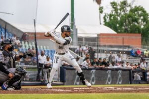Rally de cuatro anotaciones en la tercera tanda le dio a Bravos el triunfo ante Leones en el último de la serie.