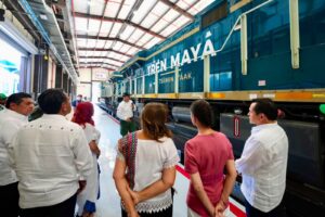 Las primeras 12 locomotoras del Tren Maya de Carga ya son utilizadas para transportar materiales de construcción rumbo a la inauguración del sistema ferroviario prevista para 2027.