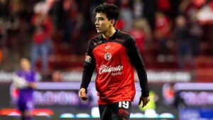 Gilberto Mora convirtió con gran categoría el penal que le dio la victoria a Xolos sobre León, siendo una de las figuras en el arranque de la actividad del viernes en el Apertura 2026.