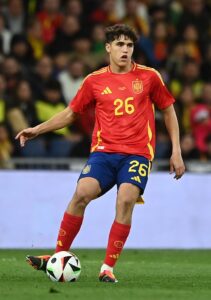 Pau Cubarsí destaca por su liderazgo, madurez y calidad defensiva, consolidándose como uno de los Jugadores que toman la estafeta para el futuro de España.