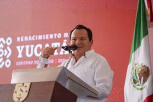 El Gobernador Joaquín Díaz Mena durante la presentación del modelo de Prevención de las violencias, destacando una estrategia que busca promover el bienestar en Yucatán y fortalecer la atención cercana a las familias en todo el estado.