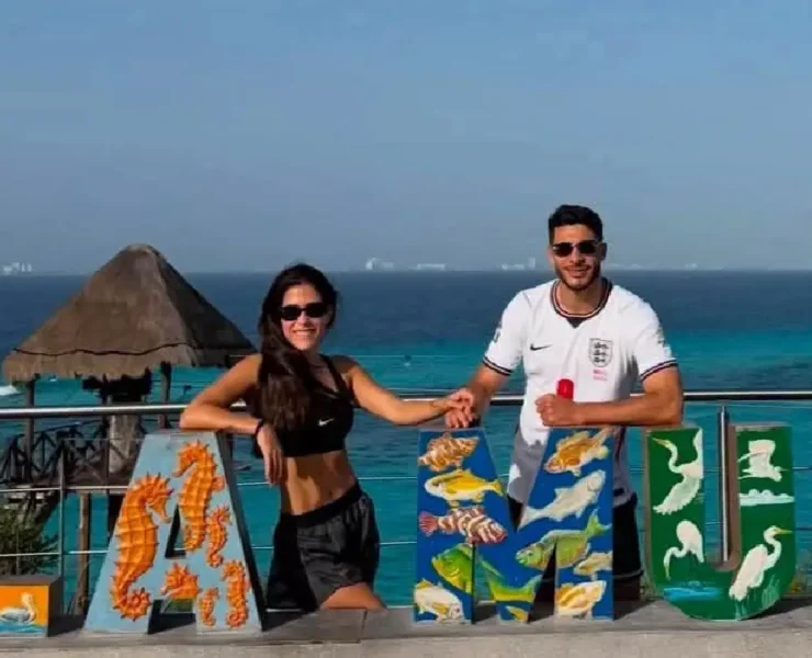 Raúl Jiménez disfruta de Isla Mujeres durante sus vacaciones en el Caribe Mexicano