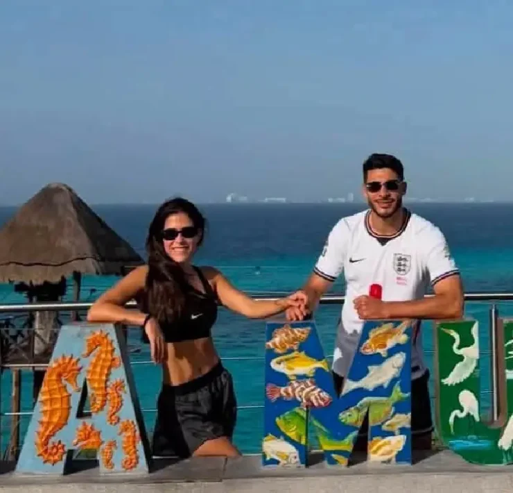 Raúl Jiménez disfruta de Isla Mujeres durante sus vacaciones en el Caribe Mexicano