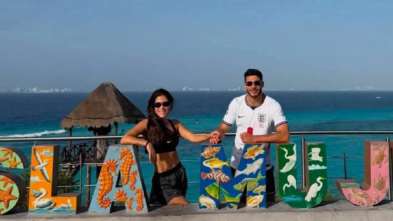 Raúl Jiménez disfruta de Isla Mujeres durante sus vacaciones en el Caribe Mexicano