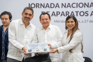 Gobernador Joaquín Díaz Mena, en colaboración con el Gobierno de México, encabezó la entrega de 3,160 aparatos auditivos