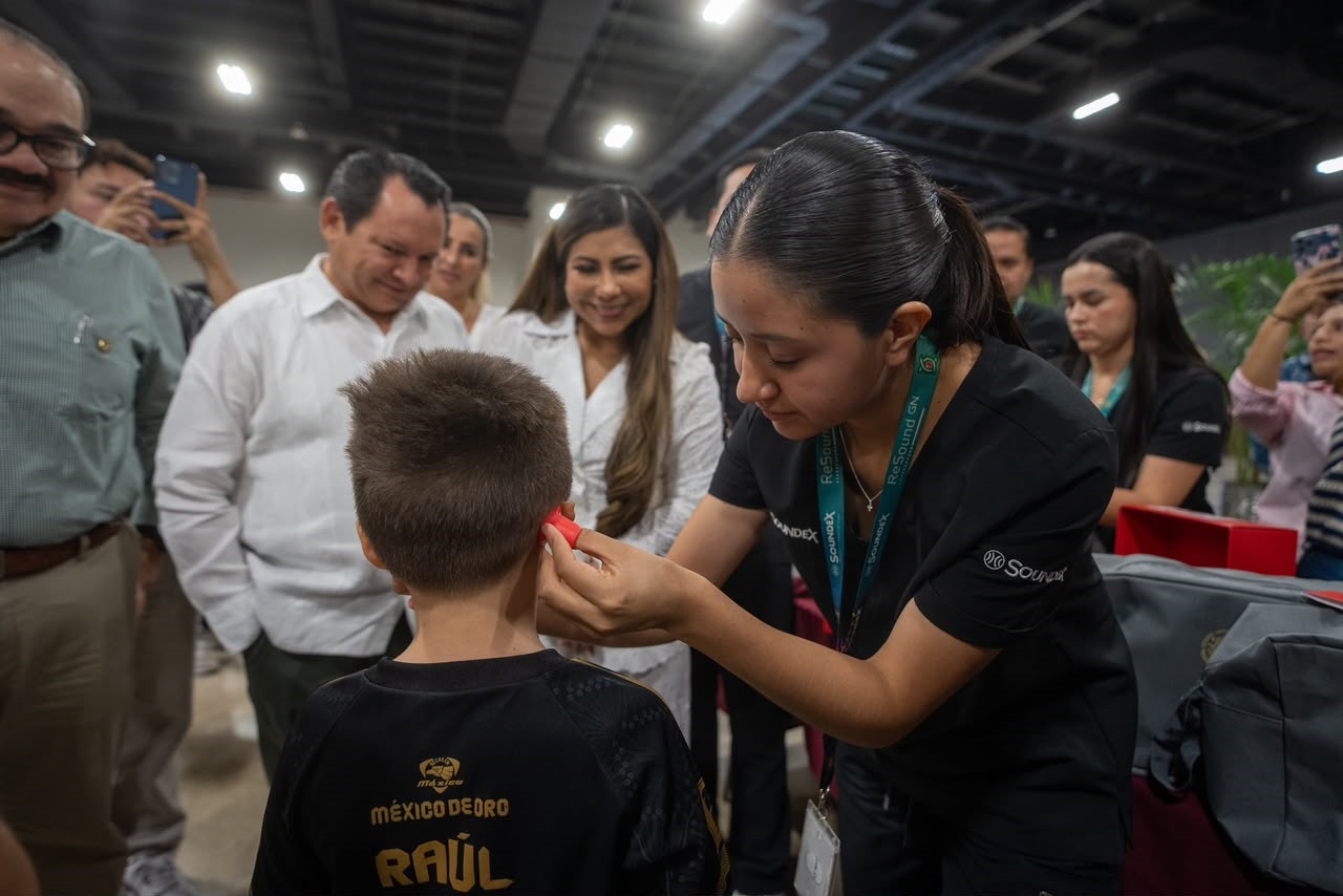 Bienestar es autonomía: Renacimiento Maya entrega apoyos auditivos para transformar vidas