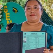 Nunca es tarde: Mujer concluye el bachillerato a los 41 años