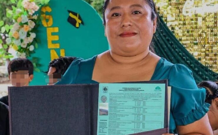 Nunca es tarde: Mujer concluye el bachillerato a los 41 años