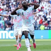 Tercer anfitrión quedó eliminado con goleada y Bélgica avanza con autoridad
