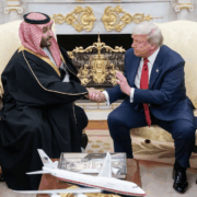 Trump condiciona pacto nuclear con Arabia Saudita