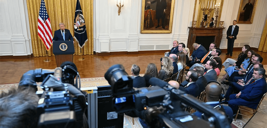 Trump exige retirar licencias a cadenas televisivas