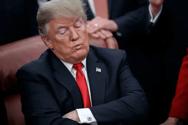 Trump rechaza firmar ley de vivienda