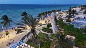 El Parador Turístico de Uaymitún reabrió sus puertas tras seis años cerrado, ofreciendo a visitantes un renovado mirador para disfrutar de la belleza natural de la costa yucateca y observar flamencos en su hábitat.