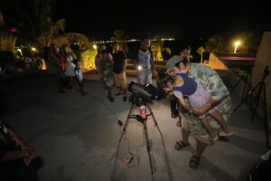 Visitantes disfrutan nuevamente del Parador Turístico de Uaymitún, un espacio rehabilitado que fortalece la oferta turística de Yucatán con áreas renovadas para la observación de aves y la convivencia familiar.