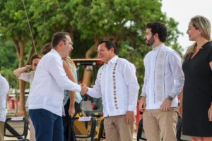 Autoridades estatales, municipales, educativas y representantes de la iniciativa privada participaron en el arranque de la construcción del campus Mérida de Unitec, que abrirá nuevas oportunidades de formación para las juventudes yucatecas.